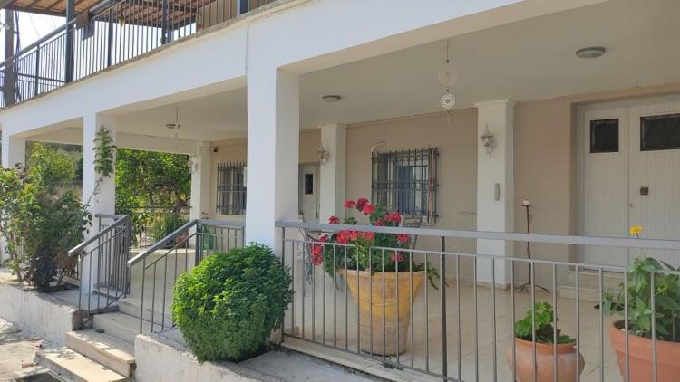 Villa Mallios Near *