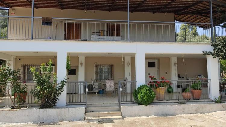 Villa Mallios Near *